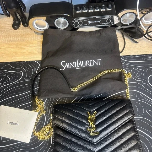 Yves Saint Laurent Black Chevron Crossbody Bag - Picture 2 of 4